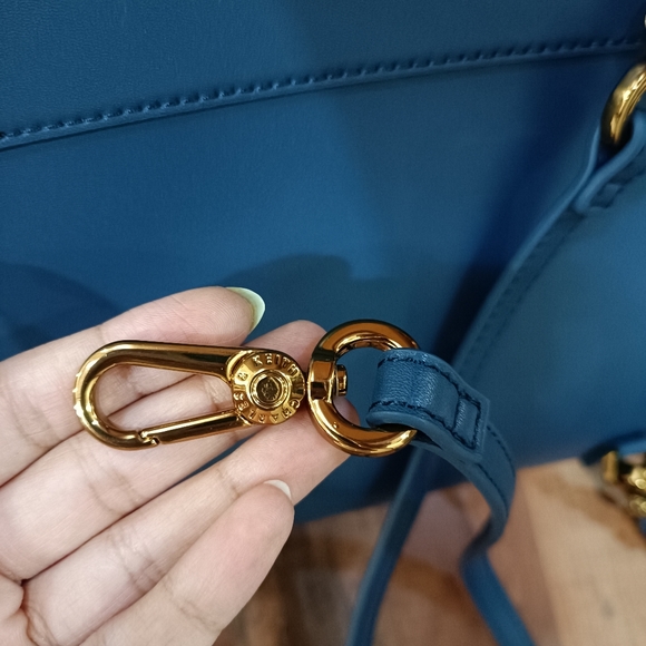 Authentic Charles & Keith backpack/ shoulder bag - Picture 4 of 9